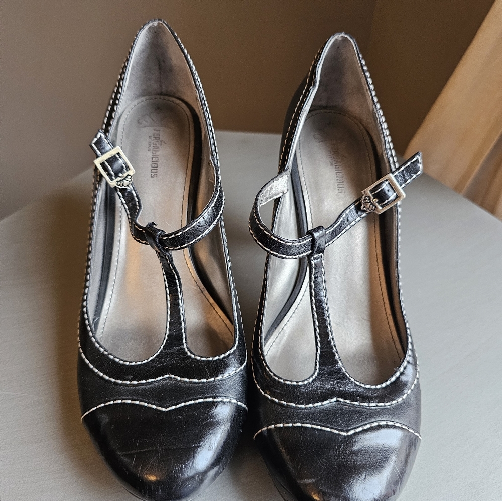 FERGALICIOUS by Fergie Black leather pumps Sz 8.5